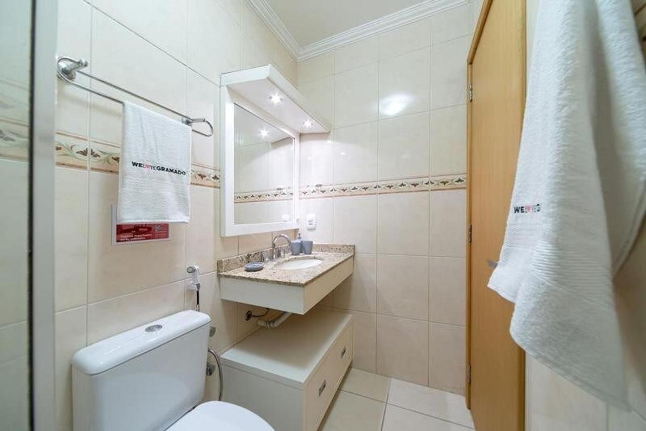 Gramado Solar Real - 2 Apts De 2 Quartos No Mesmo Predio, Cada Um Comporta Ate 7 Pessoas - Ideal Para Grupos - Central - Ideal Para Andar A Pe, Nesta Plataforma Desde Janeiro De 2016, Oferecemos Credibilidade - Seu Pet E Bem-Vindo - Garagem Coberta Exteriör bild